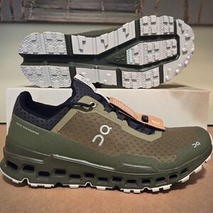 New Men's 9.5 ON Cloudultra trail running & hiking shoe - Green - MSRP $180